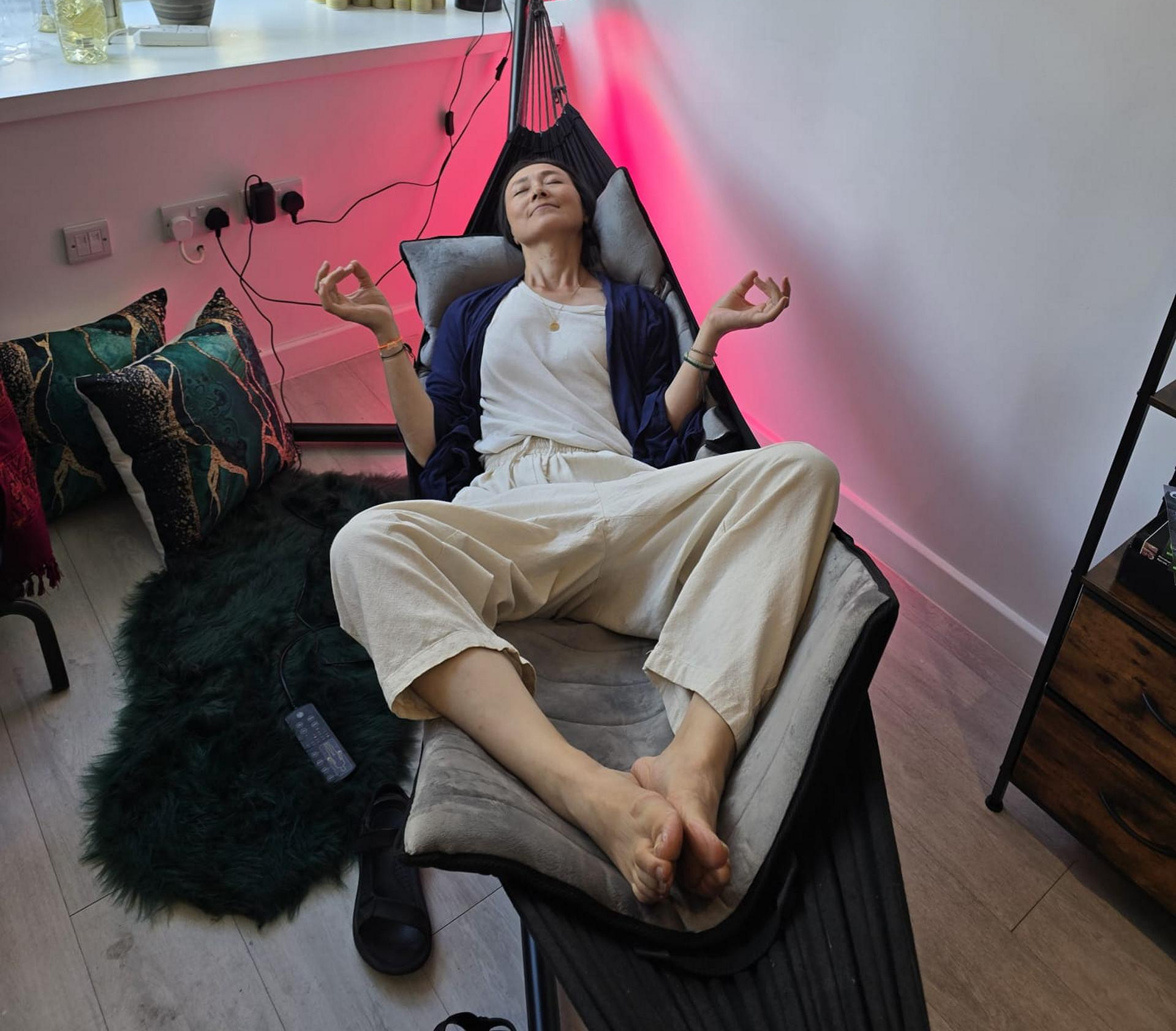 zen meditation ultra deep red light